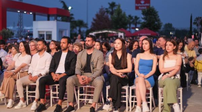 Volkan Demirel, Taner Savut'un kızının mezuniyet törenine katıldı