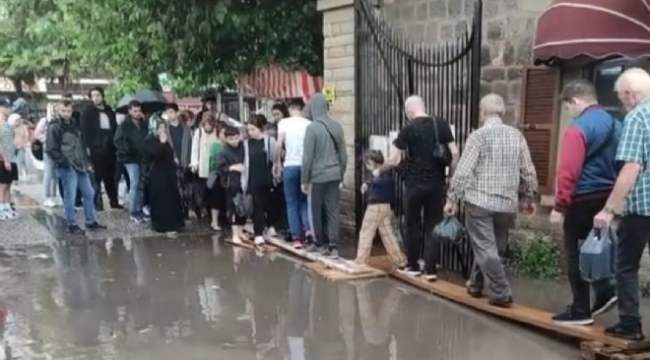 Yağmurda İzmir'in hali! Tam bir eziyet