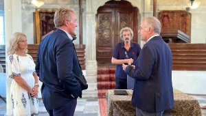 ABD Büyükelçisi Flake ve eşi, İzmir'de eski Yahudi mahallesini gezdi