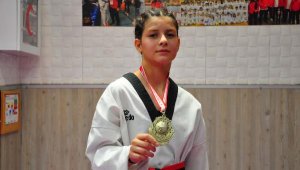 Annesi tekvandoya yazdırdı, gözünü dünya şampiyonluğuna dikti