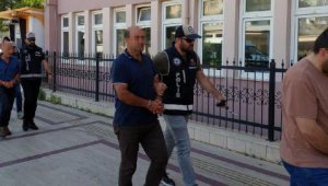 'Arı kovanı' operasyonunda gözaltına alınan 5 kamu görevlisi adliyede