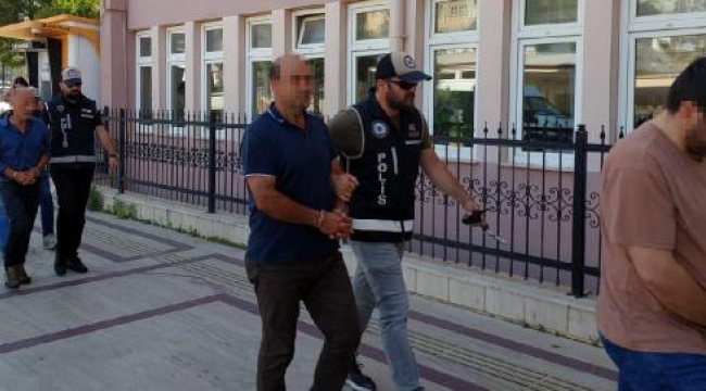 'Arı kovanı' operasyonunda gözaltına alınan 5 kamu görevlisi adliyede