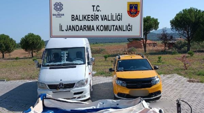 Balıkesir'de 13 kaçak göçmen ve 3 organizatör şüphelisi yakalandı