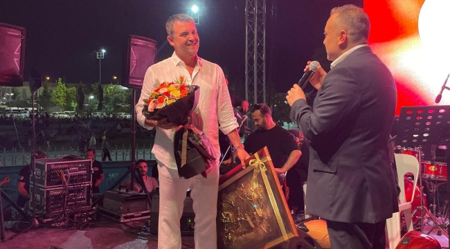 Balıkesir'de 15 Temmuz'a özel konserde İsmail Özkan sahne aldı