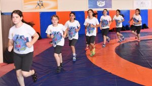 Balıkesir'de belediye gençlere 37 branşta spor eğitimi veriyor