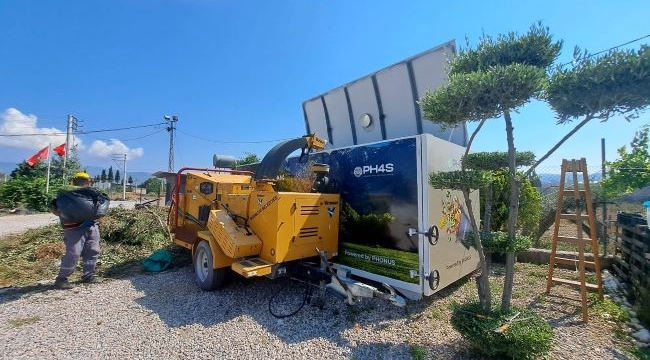 Bornova'da ağaçlardan elde edilen atıklar gübreye dönüşüyor