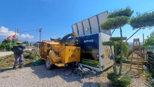 Bornova'da ağaçlardan elde edilen atıklar gübreye dönüşüyor