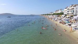 Bu adaya nüfusunun 66 katı tatilci geldi