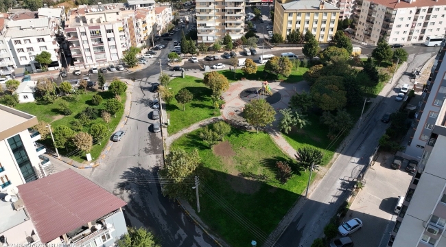 Buca Metrosu istasyonları yapımında ağaçlara özel koruma