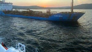 Çanakkale Boğazı'nda arızalanan gemi, demirleme sahasına çekildi