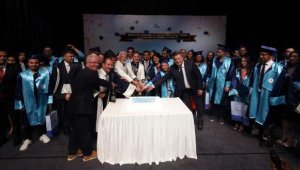 DEÜ 41. yılını mezunları ile kutladı