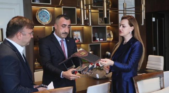 Üniversitede öğrenciler için akıllı çardak üretilecek