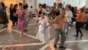 Down sendromlu Sibel, temsili düğünle gelin oldu