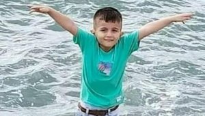 Düğün salonunda dekor altında kalarak öldü