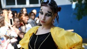 Egeli genç modacıların tasarımları 'ShowVerse' temalı defile ile sergilendi