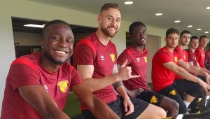 Göztepe sahaya indi