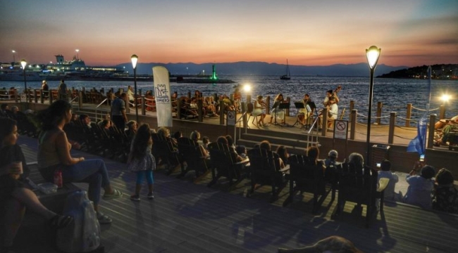 Gün batımları Çeşme sahilinde müzikle bir başka güzel