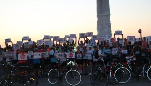 İstanbul'da ölen bisikletçi için İzmir'de eylem