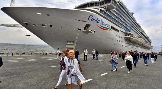 İzmir, 6 ayda 534 bin yabancı turist ağırladı