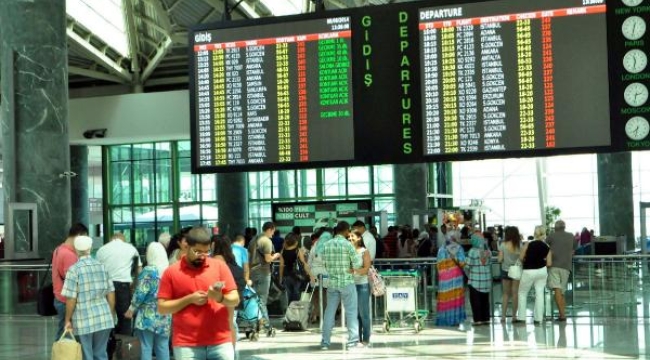 İzmir Havalimanı 4.7 milyon kişiyi ağırladı