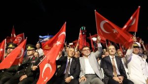 İzmir'de '15 Temmuz' için meydan doldu