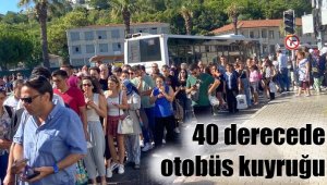 İzmir'de güneş altında otobüs kuyrukları oluştu