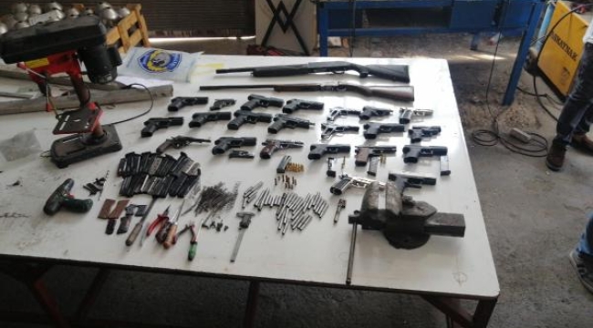 İzmir'de silah imalathanesine baskın