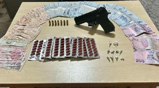 İzmir'de uyuşturucu baskınına 5 tutuklama