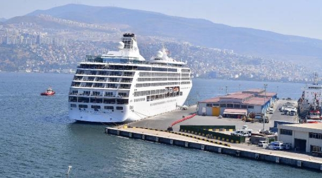 İzmir'e 10'uncu kruvaziyer gemi yanaştı
