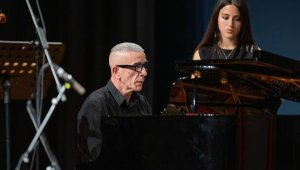 Kanseri yendi, 'şükran' konseri verdi