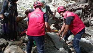 Kanyonda kayalıktan düşen yabancı turist yaralandı