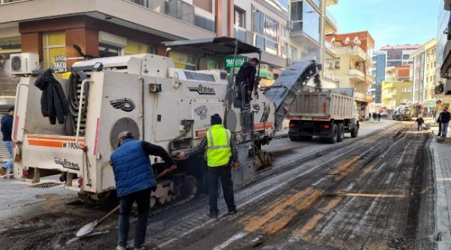 Karşıyaka Belediyesi, Büyükşehir'e muhtaç kalmadan kendi asfaltını üretiyor