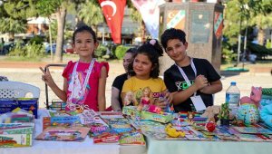 Karşıyaka'da har hafta çocuklar için ikinci el pazarı kuruluyor
