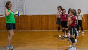 Kuşadalı çocuklar yaz tatillerini spor okullarında geçiriyor