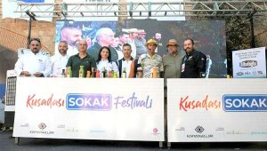 Kuşadası Sokak Festivali renkli görüntülere sahne oldu