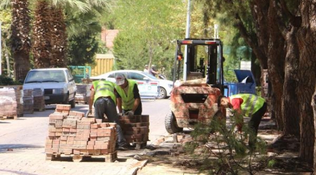 Manisa Büyükşehir Belediyesi, Atatürk Bulvarı'nda altyapı çalışmaları başlattı