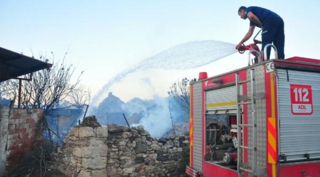 Orman yangını 2 gündür sürüyor! 15 ev yandı