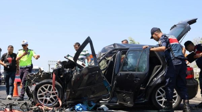 Otomobil, 2 araca çarptı: Anne ve 2 oğlu yaralı