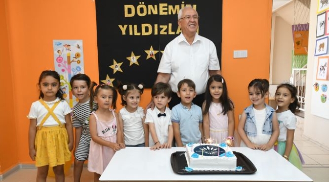 Özgür Çocuk Evi'nde Başkan Selvitopu pastayı miniklerle kesti