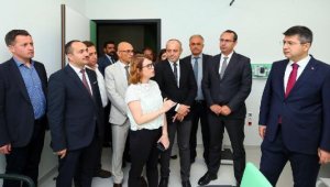 Sağlık Bakan Yardımcısı Kırbıyık, İzmir'deki hastaneleri değerlendirdi