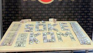 Sahte dolarlarla yakalandılar