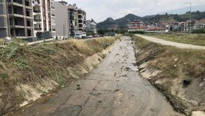 Salihli'de dere temizliği yapıldı, olası taşkın riski önlendi