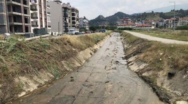 Salihli'de dere temizliği yapıldı, olası taşkın riski önlendi