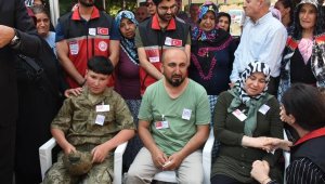 Şehit Er Sarıkaya için evinin önünde helallik alındı