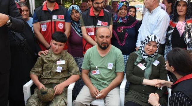 Şehit Er Sarıkaya için evinin önünde helallik alındı