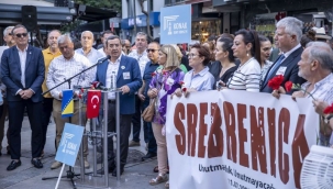 Srebrenitsa kurbanları için Konak'ta hüzünlü anma