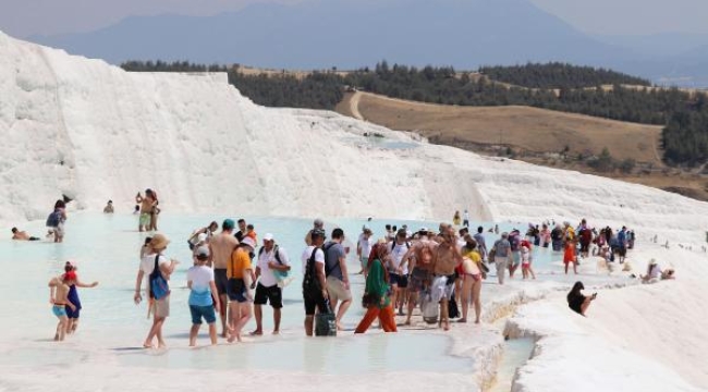 Tatilde en çok ziyaretçi Pamukkale'ye