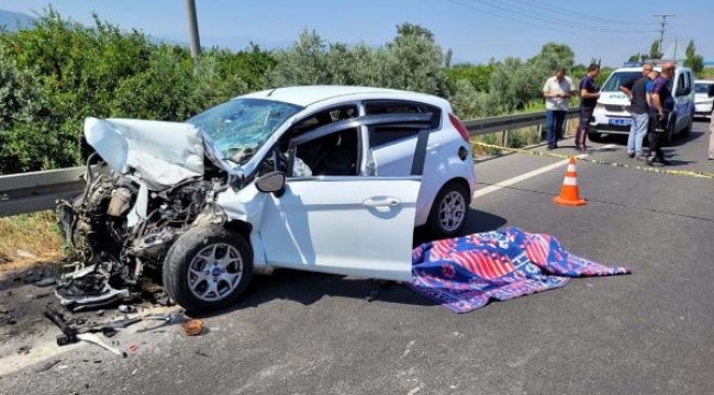 TIR'a arkadan çarpan otomobilin sürücüsü öldü