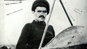 Uçağıyla İzmir'e inen ilk pilot!