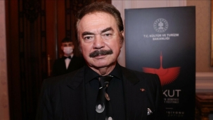 Ünlü sanatçı tekneden düştü, hastanelik oldu